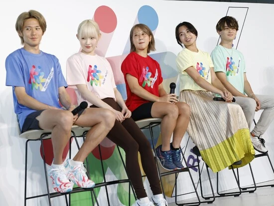 今回出走するオフィシャルサポーターの（左から）三津家貴也氏、志村美希氏、陣在ほのか氏、藤村美杏氏、よしき氏