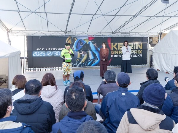 たくさんのファンが詰めかけた　photo by Takahashi Manabu