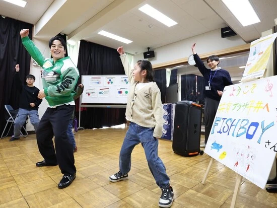 最後は「PERFECT HUMAN」をみんなで踊った