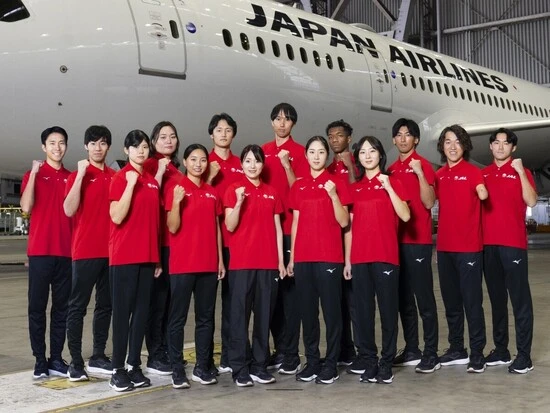 現在14名となるJALアスリート社員　写真提供：JAL