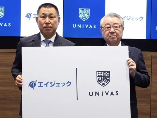 エイジェックの古後昌彦代表取締役社長（左）と大学スポーツ協会の福原紀彦会長（右）