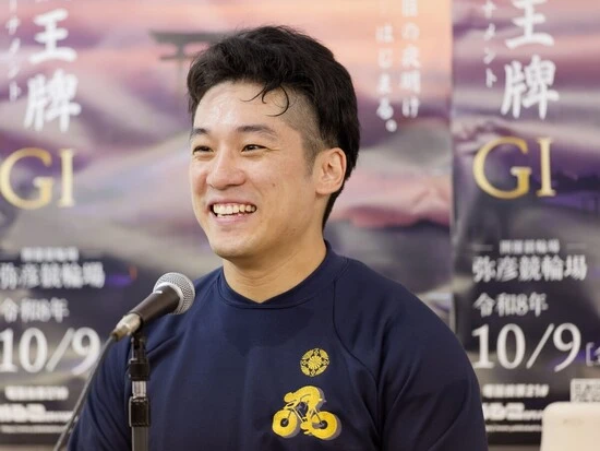 共同記者会見で喜びを語った石原　photo by Manabu Takahashi