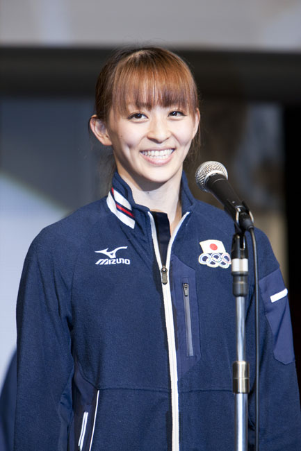 ８月１７日（金）、ロンドン五輪体操の祝勝会が行なわれ、体操男子、体操女子、トランポリン、新体操の日本代表が出席した。ロンドン五輪を振り返るとともに、多くの人への感謝の気持ちを述べた田中理恵選手photo by Honda Takeshi