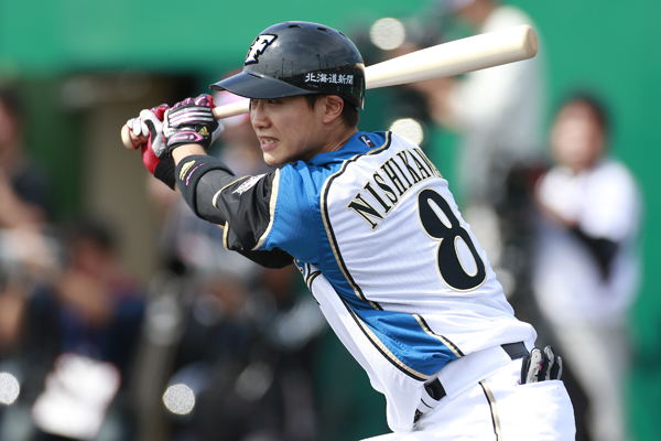 昨年、自己最多の143試合に出場し、盗塁王のタイトルを獲得した西川遥輝記事を読む＞伝統の背番号８を継いだ日本ハム西川遥輝が目指す最強の１番photo by Koike Yoshihiro