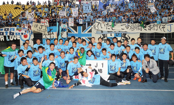 最終節で劇的な勝利を飾って、見事J1昇格を決めたジュビロ磐田記事を読む＞ジュビロ磐田をJ1復帰させた「名波イズム」と「３つの約束」photo by Nikkan sports