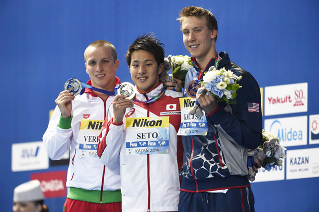 最後の種目400ｍ個人メドレーで金メダルを獲得した瀬戸大也（中央）記事を読む＞瀬戸大也金メダルも、日本男子水泳に必要な「リオ五輪戦略」photo by Fujita Takao／PHOTO KISHIMOTO