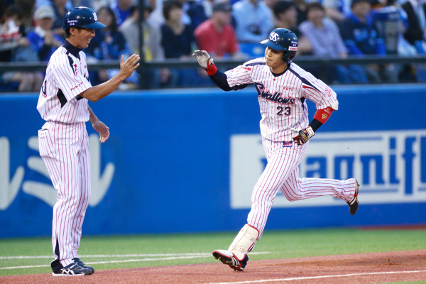 今季、３割、30本塁打、30盗塁の「トリプルスリー」を達成した山田哲人記事を読む＞川端、山田、畠山。史上初の「バラバラ三冠王」を達成した３人の思いphoto by Koike Yoshihiro