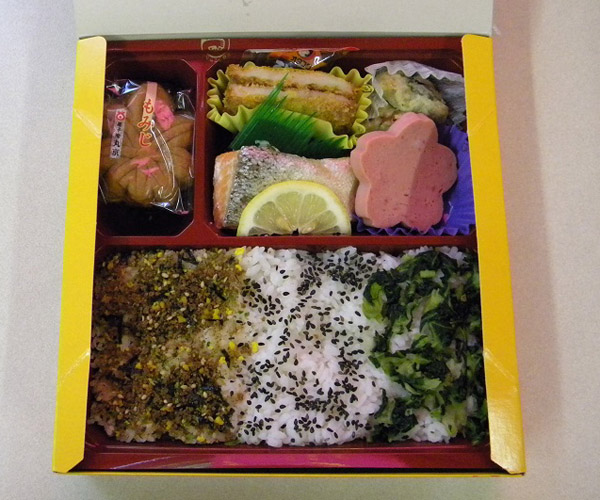 これでもか、と３種類の焼き魚を詰めた柳田弁当記事を読む＞選手プロデュース弁当に注目。太るのも納得!?の「松坂弁当」