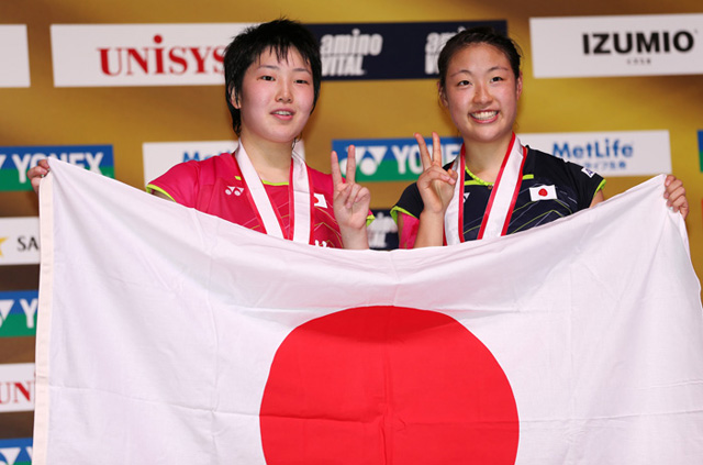 ３年ぶりの出場で初優勝を果たした奥原希望（右）と、スーパー女子高生の山口茜（左）記事を読む＞バドミントン王国日本へ。女子決勝の日本人対決が見せた底力photo by Tsukida Jun