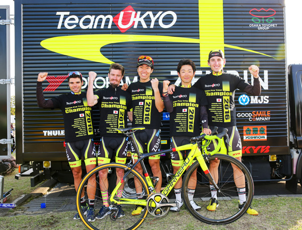 結成６年目となる来季、TeamUKYOは新たな目標に向けて進む記事を読む＞【自転車】片山右京が語るTeamUKYOの今。「山にたとえるなら三～四合目」photo by Takagi Hideaki