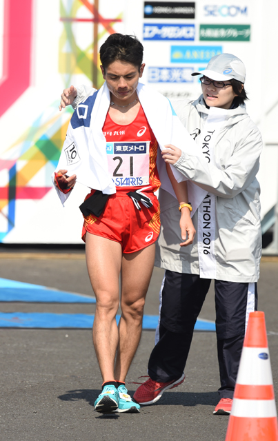 全体で13位（日本人５位）という結果に、肩を落とす今井正人。記事を読む＞東京マラソンの日本勢惨敗。もう、世界との差は埋まらないのか......photo by AFLO