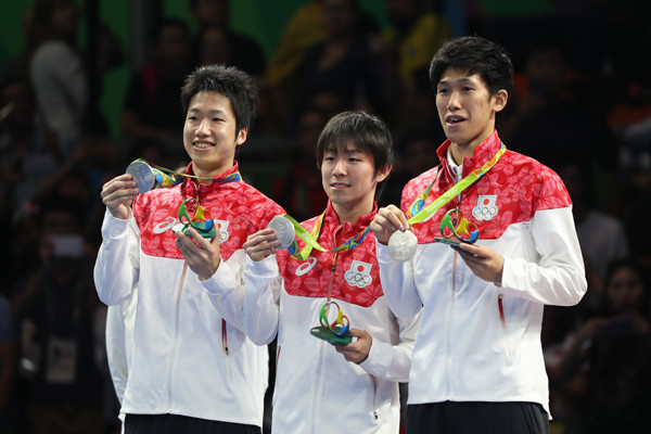男子卓球団体初となるメダルを獲得した（左から）水谷隼、丹羽孝希、吉村真晴の３人記事を読む＞卓球日本男子がとらえた中国の背中。「４年後の金も夢じゃない」photo by JMPA★★リオデジャネイロオリンピック2016★★特設ページ＞＞