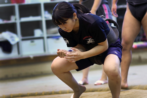すり足の稽古、日本代表に向けて前進する　記事を読む＞ジュニア世界一の「女横綱」。再び女子相撲の代表へ・野崎舞夏星photo by Takahashi Junichi