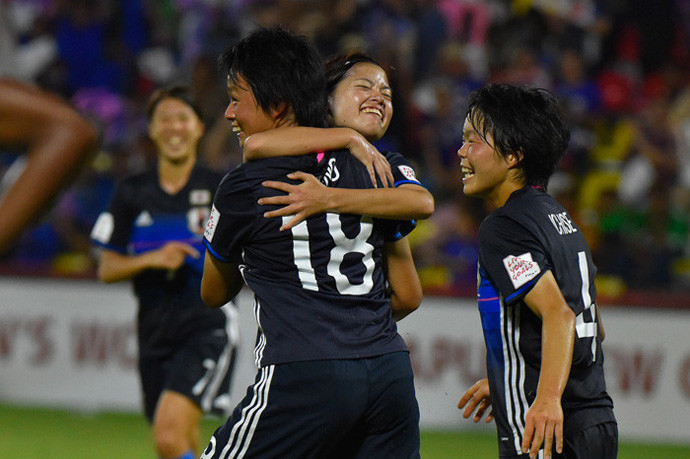 ハットトリックを達成した上野真実（背番号18）記事を読む＞こっちの日本代表は強いぞ。U-20女子Ｗ杯で強豪ナイジェリアを粉砕photo by Hayakusa Noriko