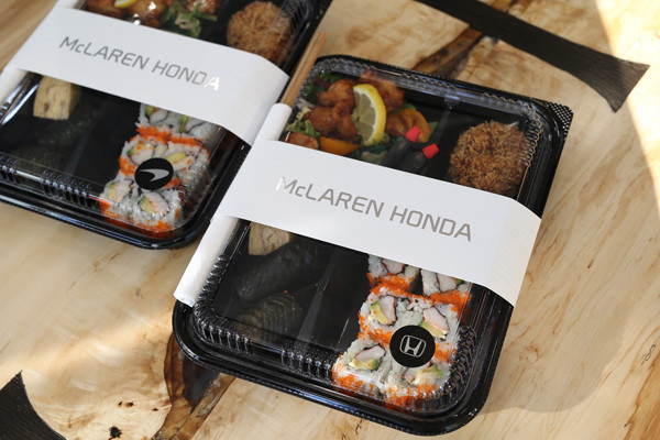 マクラーレンのスタッフにも大好評な和食のお弁当　記事を読む＞F1ホンダのモーターホームに潜入。アロンソも好物の寿司にあの刻印が