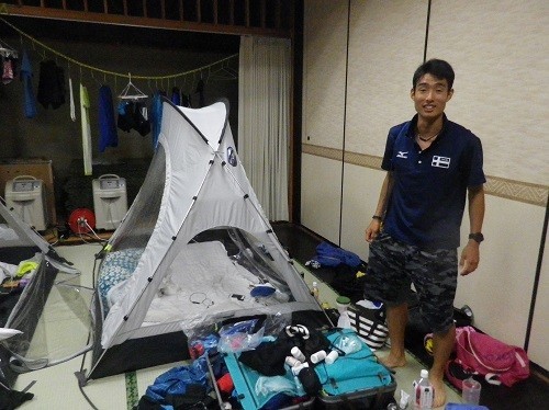 宿泊地に持ち込んだ低酸素テント。睡眠中もトレーニングなのだphoto by Sato Shun記事を読む＞東海大の夏合宿。「駅伝のスパートが変わる」高地トレーニングに密着
