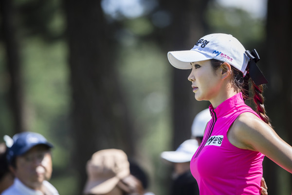 記事を読む＞韓国ゴルフ界からの新たな美人刺客、アン・シネは「セクシー系」韓国ゴルフ界の「セクシークイーン」と称されるアン・シネ。日本でもセクシーなウェアで登場し、多くのファンを魅了した。photo by Sueishi Naoyoshi