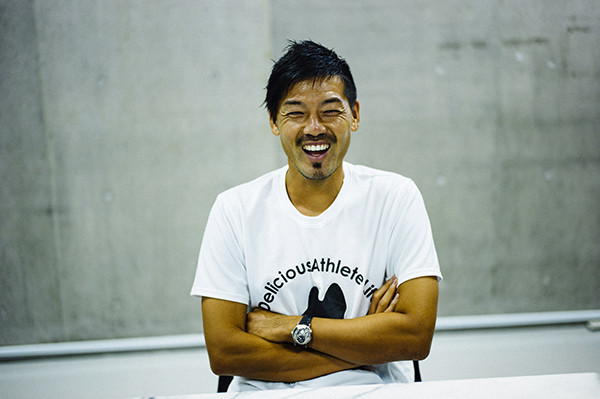 時折笑顔を見せながら抱負を語る松井photo by Tanaka Wataru記事を読む＞松井大輔が考えるサッカーの引き際。「最後はフランスで終わりたい」