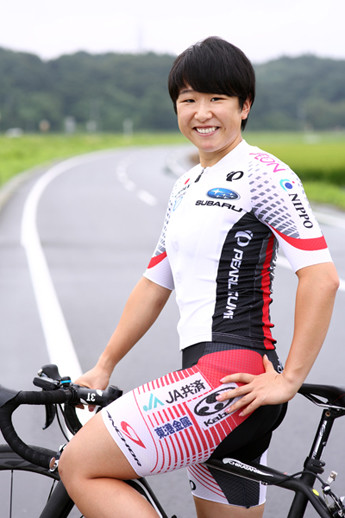 スプリント勝負で瞬発力を生み出す太もも回りは60cmあるphoto by Takahashi Junichi記事を読む＞驚異の太ももパワーで五輪メダルにまっしぐら。女子自転車・梶原悠未