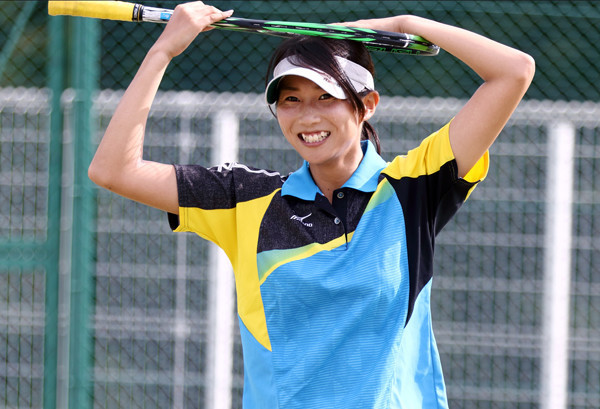 【知られざる女子日本代表〜Beautiful Woman】（５）ソフトテニス日本代表・平久保安純クールな外見とは違って、練習中にこんな表情も記事を読む＞心は熱いクールビューティー。ソフトテニス日本代表・平久保安純photo by Takahashi Junichi