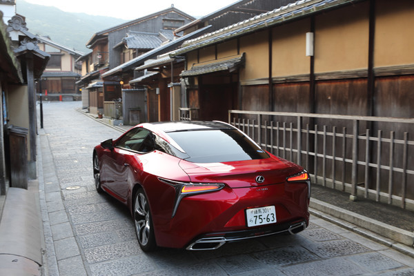 レクサスLC500記事を読む＞【新車のツボ135】レクサスLC、日本の味わいで世界と勝負するクーペphoto by Sano Hiromune