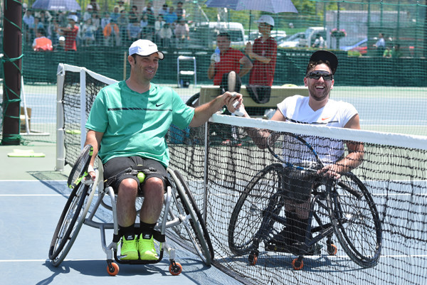 世界ランキング２位のデビッド・ワグナー（左）と１位のディラン・アルコット（右）記事を読む＞戦略的プレーが見どころ。車いすテニス「クァードクラス」って何？photo by Araki Miharu