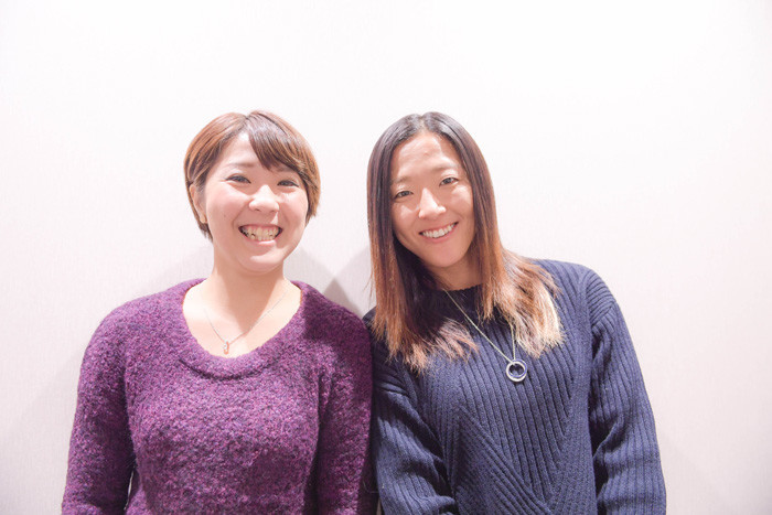 タイプが違う２人ながら、しっかりと歯車がかみ合っている姉妹。永里優季（右）と亜紗乃（左）記事を読む＞永里姉妹がお互いを語る。「W杯エクアドル戦は姉として妹をフォローした」photo by Hayakusa Noriko