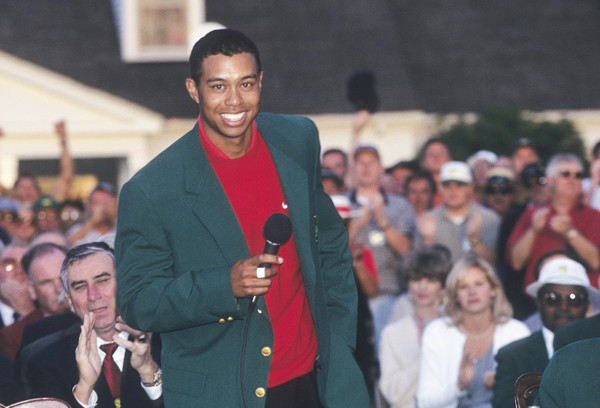 1997年、マスターズで初優勝した際のタイガー・ウッズ　記事を読む＞「あらゆる準備をする」タイガー・ウッズ、マスターズ出場はあるのかphoto by PGA TOUR