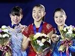優勝は坂本(中央)、2位三原(左)、3位宮原(右)と表彰台を独占した日本女子photo by Sakamoto Kiyoshi記事を読む>坂本花織、四大陸フィギュア初Vが平昌五輪でメダル獲得への追い風に
