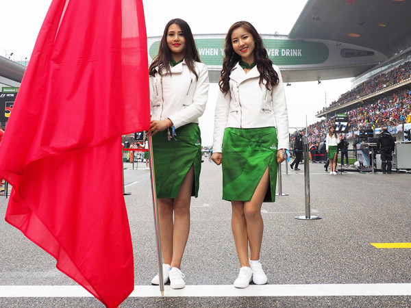 第２戦・中国GP（上海インターナショナル・サーキット）photo by Yoneya Mineoki記事を読む＞さらば、F1グリッドガール。全20戦を彩った美女たちを一挙公開！