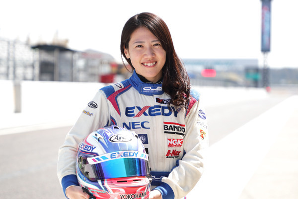 F3マシンを駆る三浦愛はサーキットの人気者photo by Yoshida Shigenobu記事を読む＞最速美女ドライバー「愛ちゃん」は、マカオGPを目指してF3を戦う