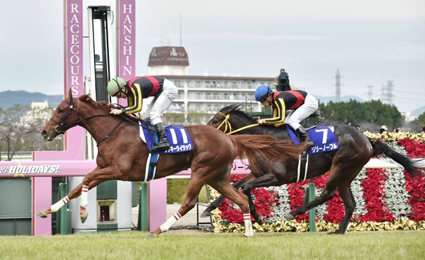 阪神JFで鮮やかな勝利を飾ったラッキーライラック（左）photo by Kyodo News記事を読む＞桜花賞へ向けオルフェ産駒の評価が激変。３歳牝馬「最新ランキング」
