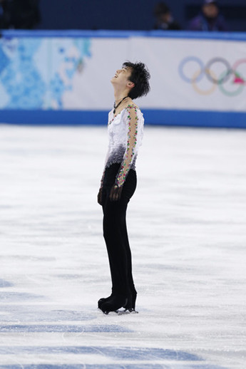 男子フィギュアスケートのフリーを終え、天を仰ぐ羽生結弦photo by JMPA（Noto Sunao）記事を読む＞「負けました」と言った羽生結弦の金メダル。ソチで起きた五輪の魔力