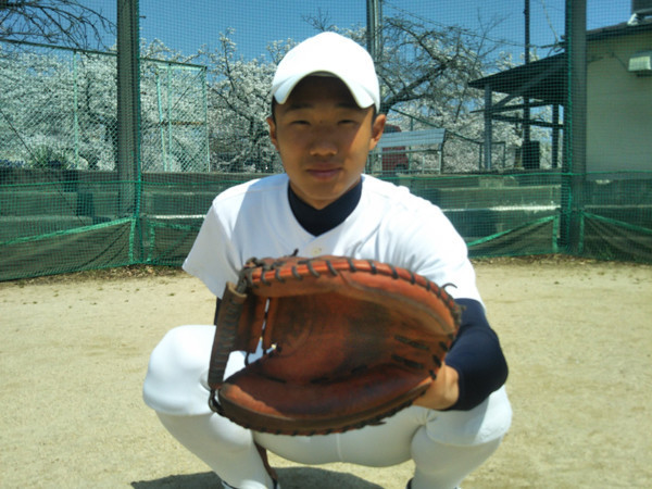 実質、プレーイングマネージャーとしてチームを牽引する相曽轄也photo by Kikuchi Takahiro記事を読む＞なんとPL学園野球部にまだ逸材がいた。凄腕のキャッチャーは何者か