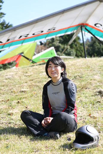 現在取り組む靴づくりは、もうひとつの夢だったというphoto by Takahashi Junichi記事を読む＞「空飛ぶ才女」は世界選手権も技の勉強。ハンググライダー・鈴木皓子
