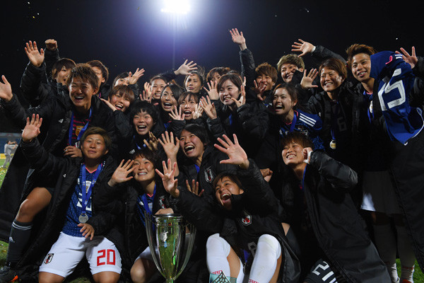 アジアカップの２連覇を達成し、最高の笑顔を見せたなでしこphoto by Hayakusa Noriko記事を読む＞なでしこジャパンが「チーム」になった。ベテランたちが初めて笑った