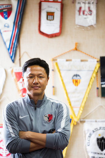 ベンゲルに見出され、自らも指揮官となった大岩剛photo by Murakami Shogo記事を読む＞恩返しの「アーセナル学校」。ベンゲルが日本サッカー界に残したもの