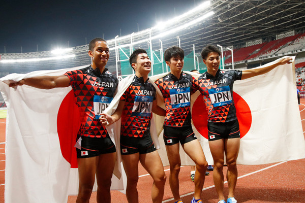 ４×100ｍリレーで、圧倒的な強さで金メダルを獲得したphoto by Naoki Morita／AFLO SPORT記事を読む＞視界良好。日本男子短距離への期待が増すアジア大会の３つの収穫