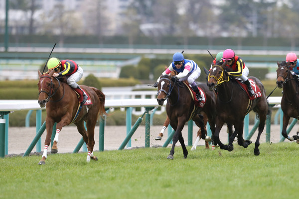 前哨戦のチューリップ賞はラッキーライラック（左）が快勝したphoto by Eiichi Yamane/AFLO記事を読む＞絶対女王を追う、２番手以下は大モメだ。最新「３歳牝馬ランキング」