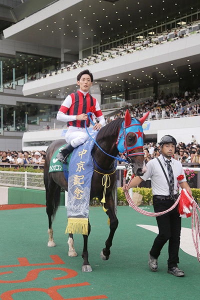 昨年のレースも５番人気のウインガニオンが勝利しているphoto by Yamane Eiichi/AFLO記事を読む＞中京記念は人気馬無視。２頭の５歳牝馬が「勝つのは私」とライバル宣言