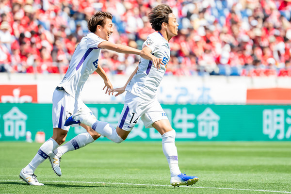 浦和戦で３得点に絡む大活躍を見せた森島司（右）photo by Sano Miki記事を読む＞サンフレッチェ広島は若返った。平均約30歳のレッズとは対照的