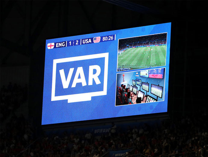 VARは女子Ｗ杯でも導入されたphoto by Getty Images記事を読む＞サッカーの「日常風景」になったVAR。露呈した弱点と今後の課題は