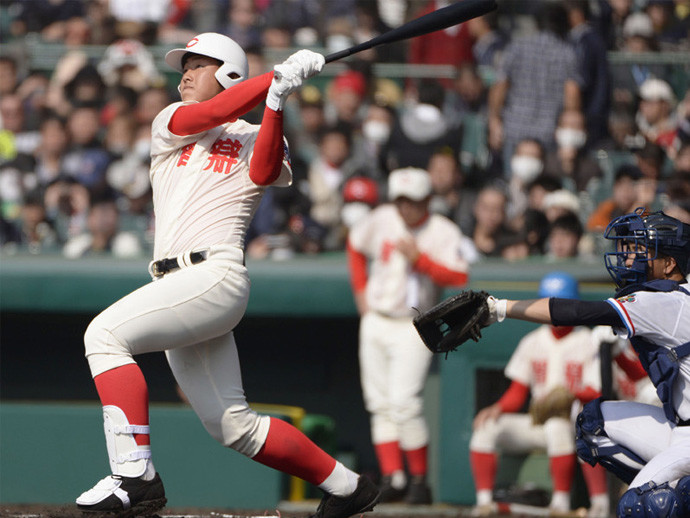 智弁学園時代、高校通算74本塁打を放った巨人・岡本和真photo by Kyodo News記事を読む＞岡本和真が秘めていた究極の打者像。高校では本塁打への執着を捨てていた