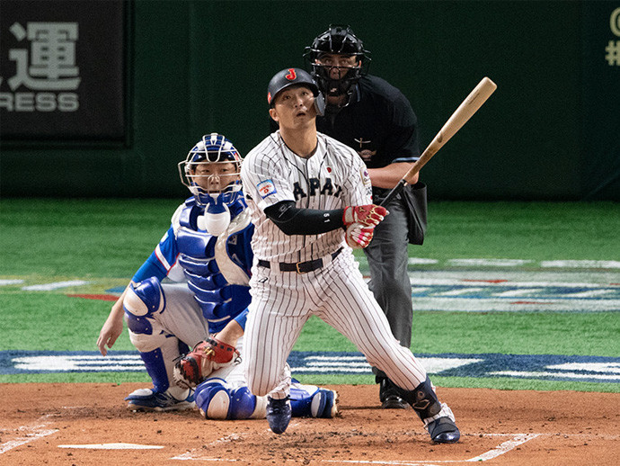 打率.444、3本塁打、13打点の好成績を残し大会MVPに輝いた鈴木誠也photo by Getty Images記事を読む＞