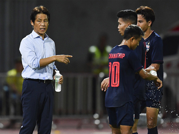 タイ代表を率いる西野朗監督。代表チームの人気は高まっているというphoto by AP／AFLO記事を読む＞タイサッカーと日本人選手の意外な現状。元代表でさえ活躍は難しい