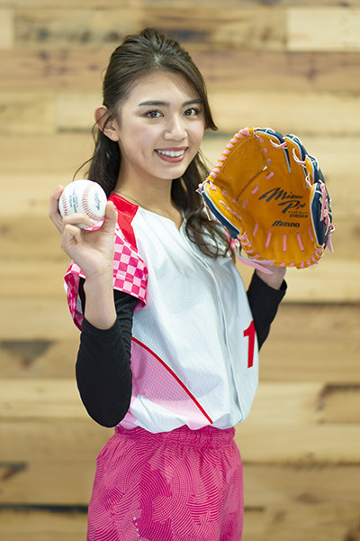 始球式で投げる剛速球が話題の坪井さんphoto by Tanaka Wataru記事を読む＞可愛すぎる野球女子と話題の坪井ミサト。球速へのこだわりは本物だ