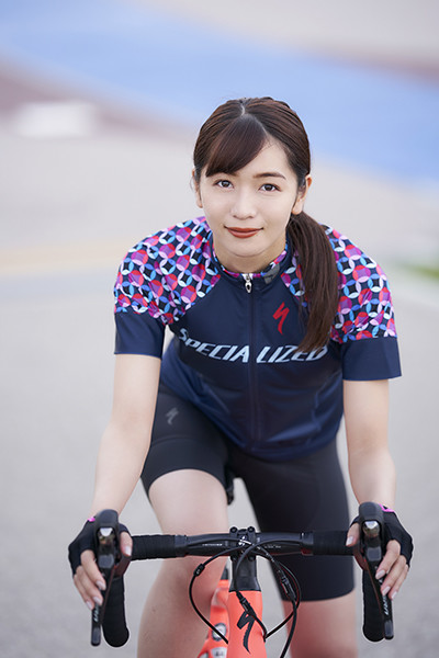 今年5月のホノルルトライアスロンを目指す傳谷英里香さんphoto by Noto Sunao(a presto)記事を読む＞傳谷英里香さん、安全に自転車トレーニングをするための秘訣を伝授してもらう