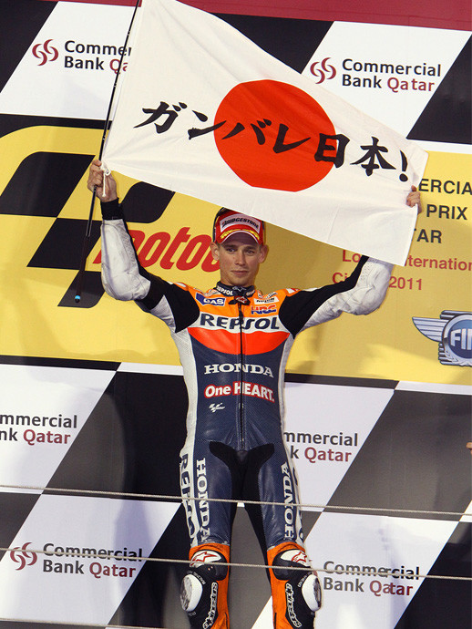 東日本大震災後の日本へエールを送るケーシー・ストーナーphoto by Takeuchi Hidenobu記事を読む＞震災直後の日本にエール。MotoGP王者のストーナーは誠実であり続けた