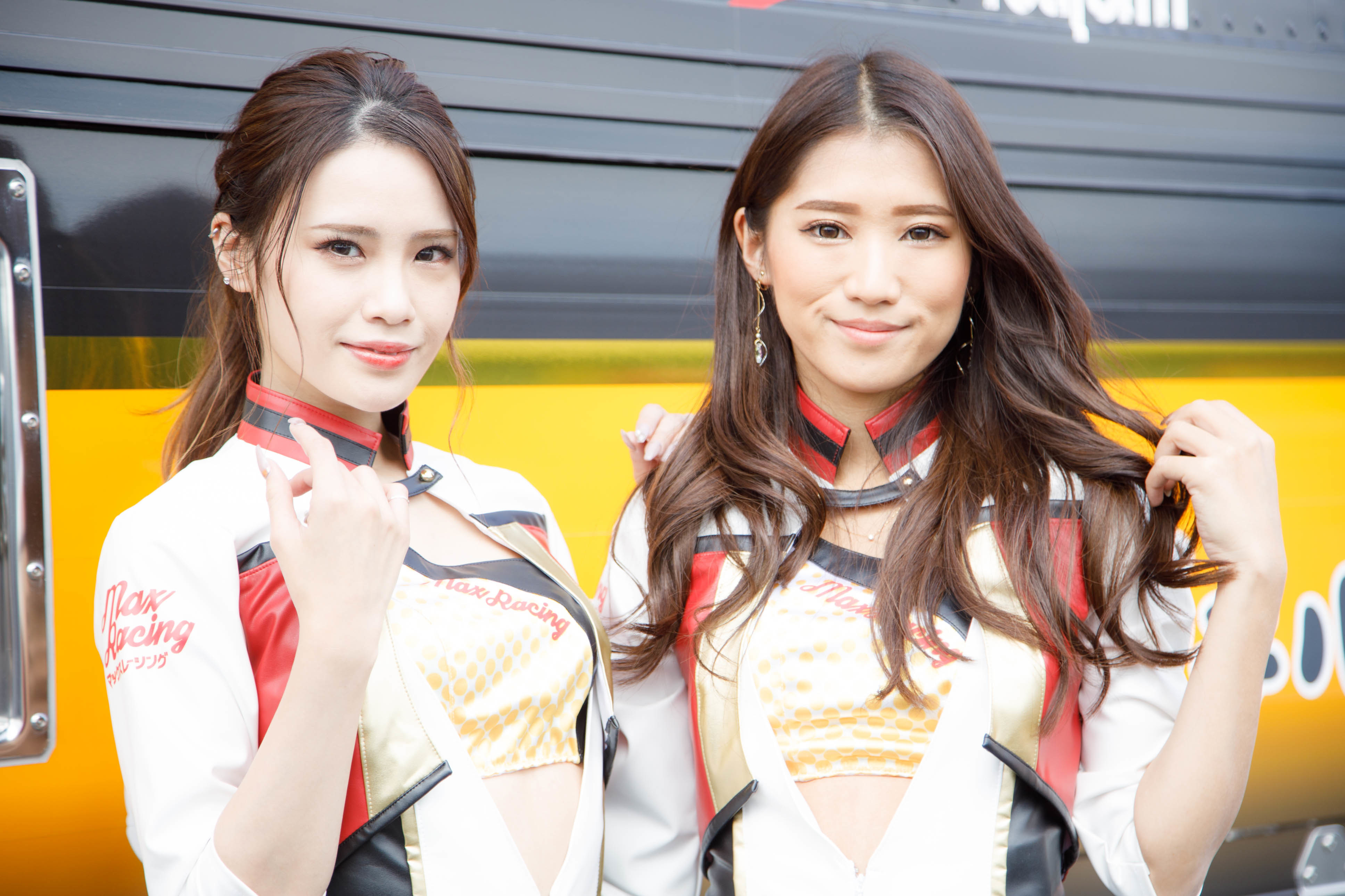  【No.244】Max Racing左から、野田桃加、上野さや（マックスガールズ）photo by Igarashi KazuhiroフォトギャラリーGT500編はこちら＞＞