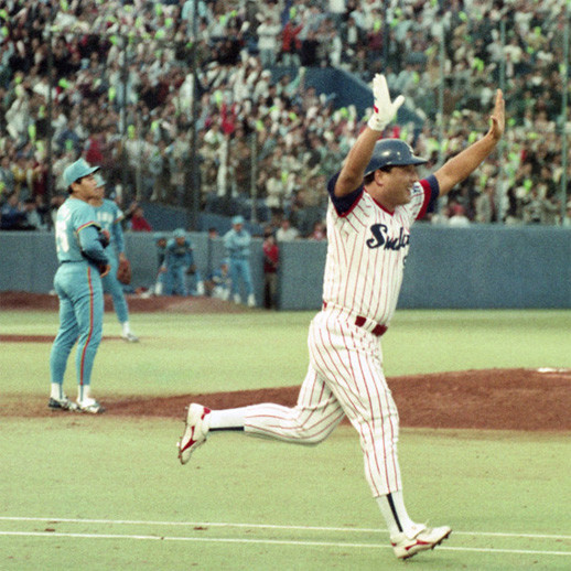 1992年の日本シリーズ初戦で代打サヨナラ満塁弾を放った杉浦photo by Sankei Visual記事を読む＞日本シリーズ史上初の本塁打直前。杉浦亨は「イヤだな」と感じていた